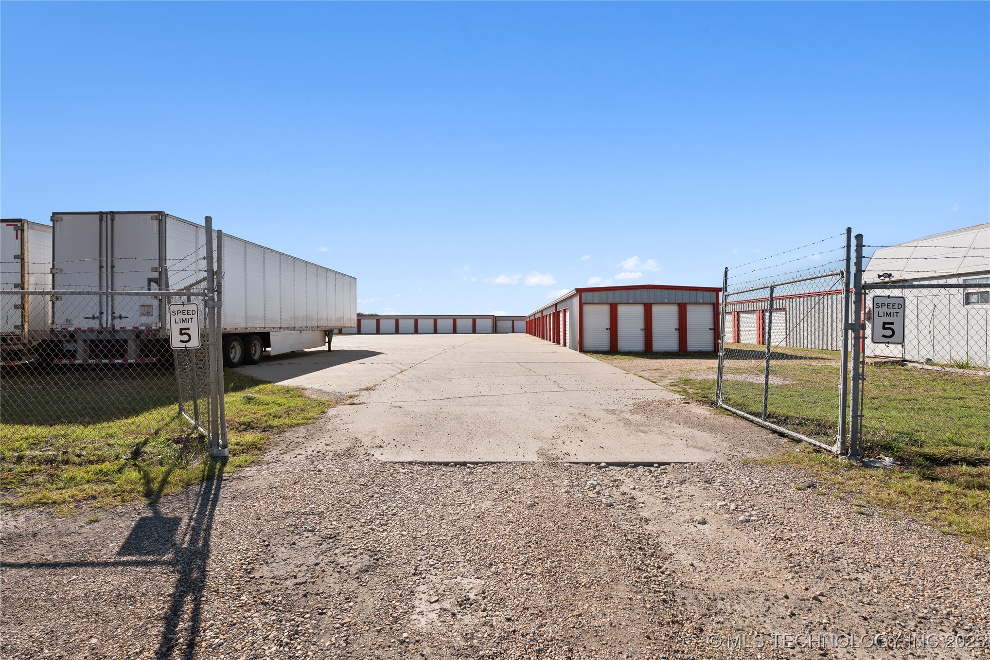 18753 S 100 Highway Webbers Falls OK 74470