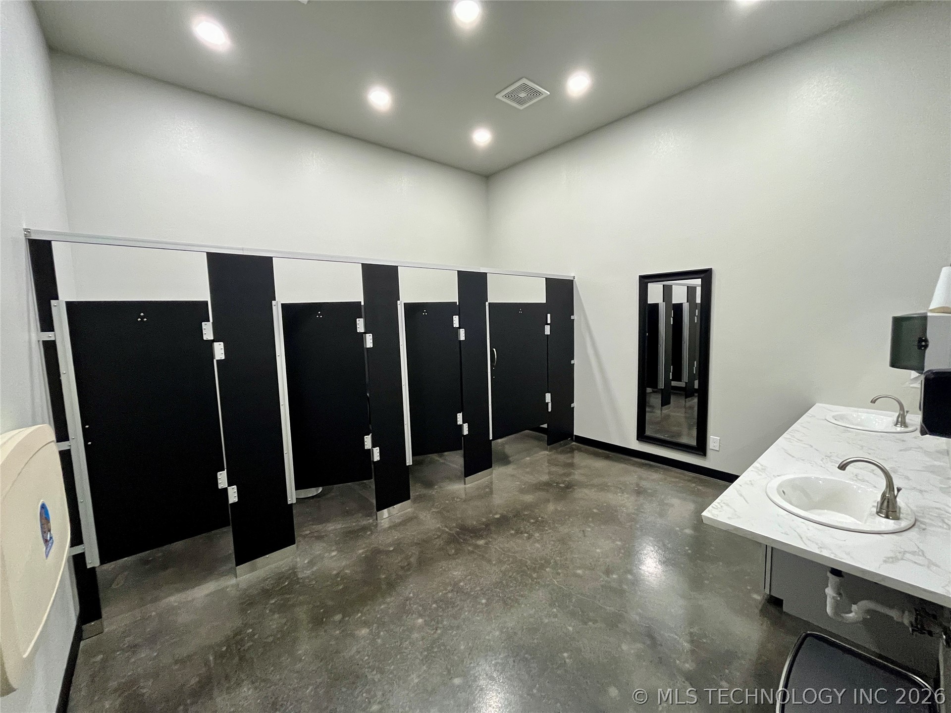 2710 S Cherokee Drive Muskogee OK 74403