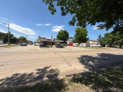 200 N Hinckley Holdenville OK 74848