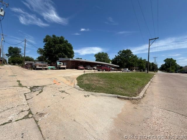 200 N Hinckley Holdenville OK 74848