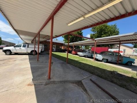 200 N Hinckley Holdenville OK 74848