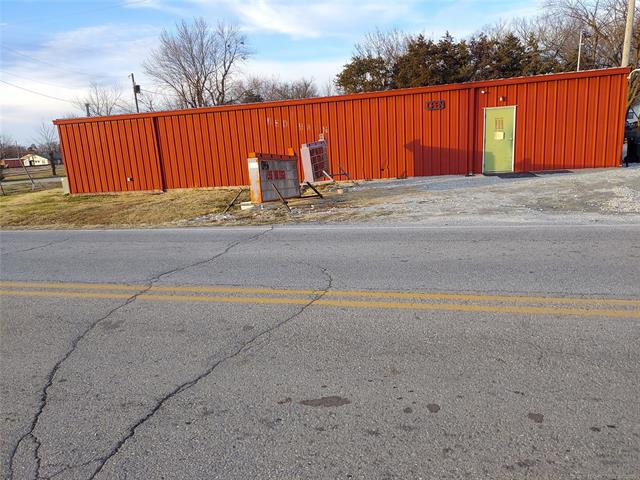 292 E 4th Avenue Welch OK 74369