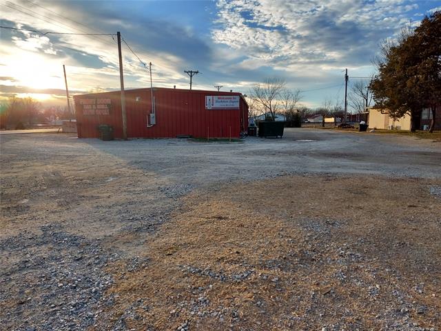 292 E 4th Avenue Welch OK 74369