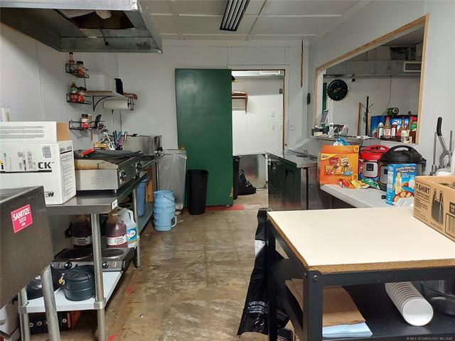 292 E 4th Avenue Welch OK 74369