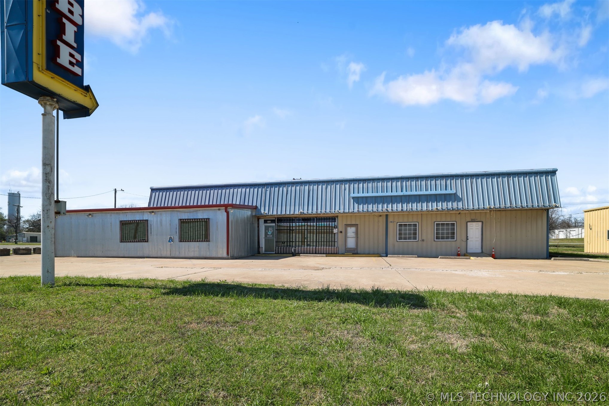 303 N Service Road Calera OK 74730