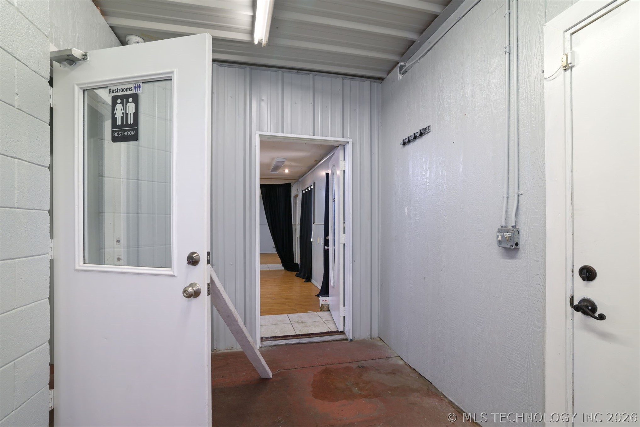 303 N Service Road Calera OK 74730
