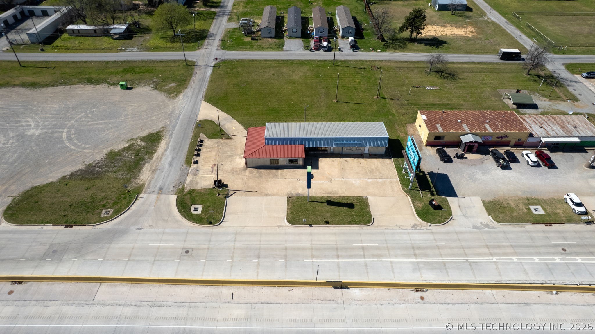 303 N Service Road Calera OK 74730