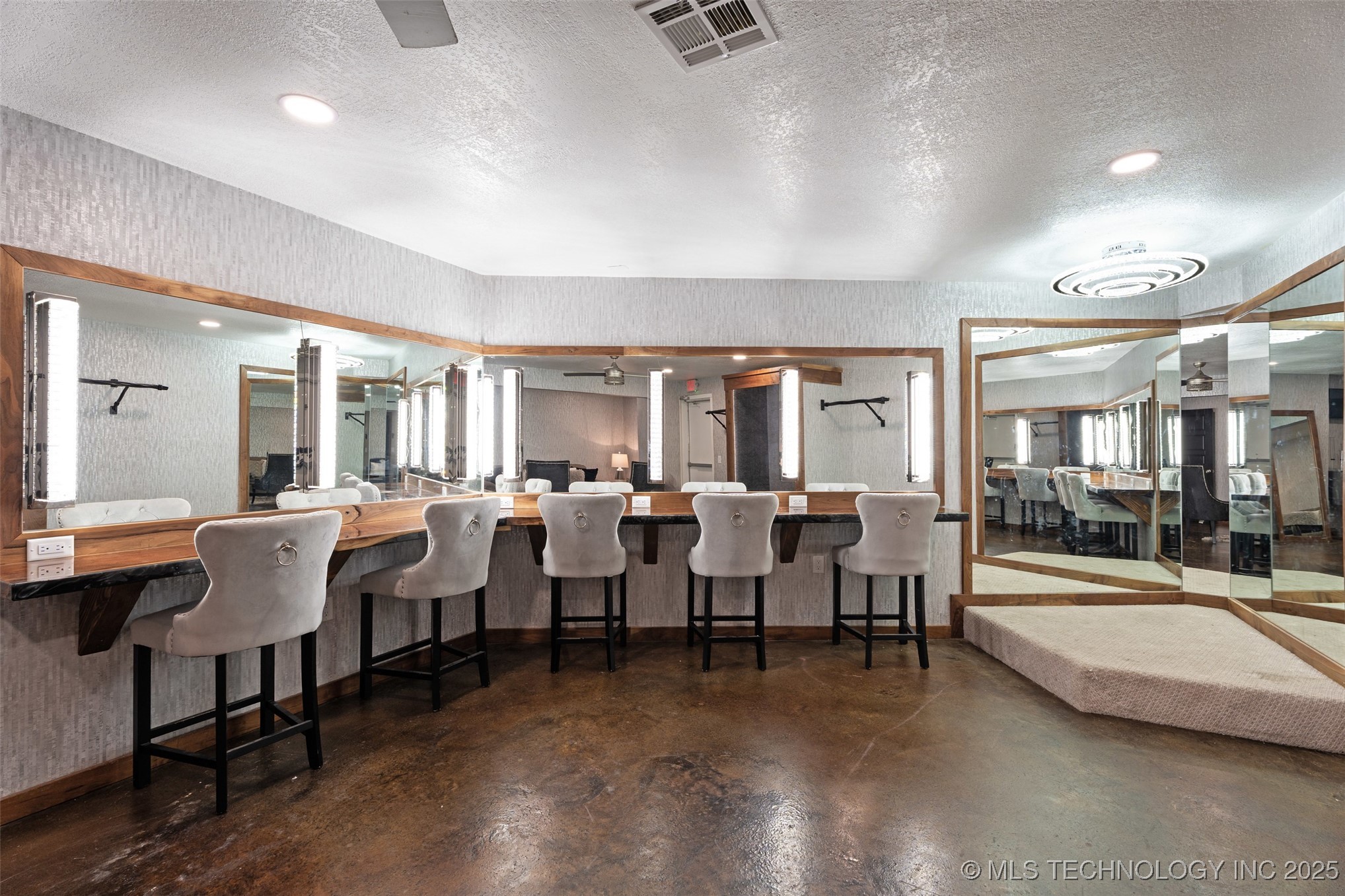 500 39th Street Grove OK 74344