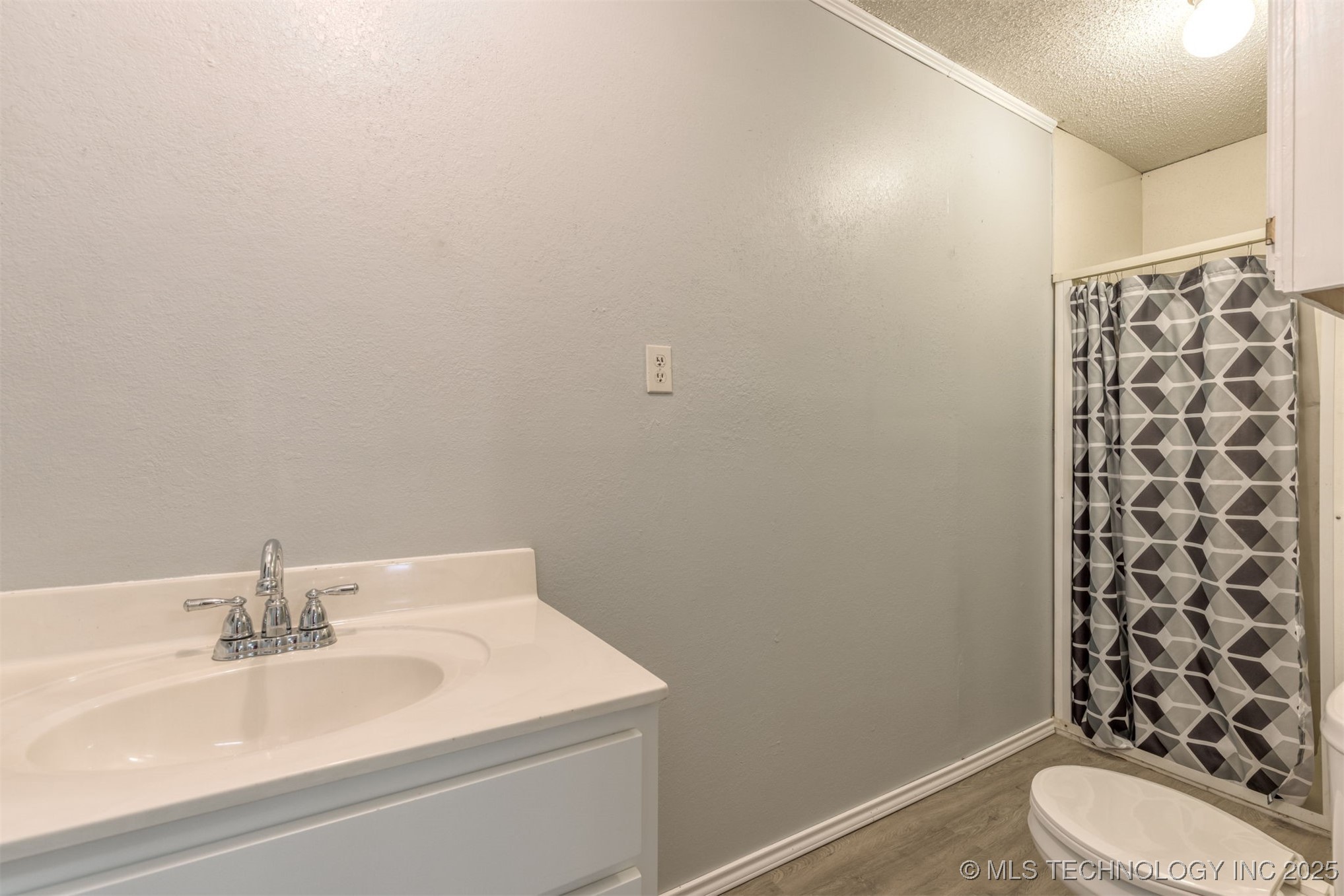 215 S Bixby Street Coweta OK 74429