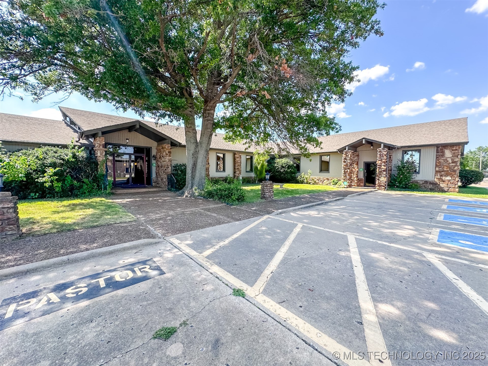 2833 W Main Street Jenks OK 74037
