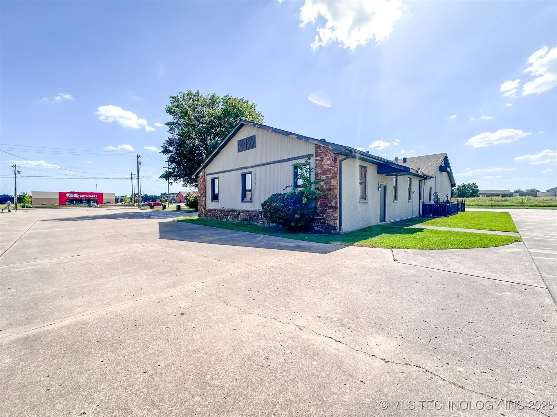 2833 W Main Street Jenks OK 74037