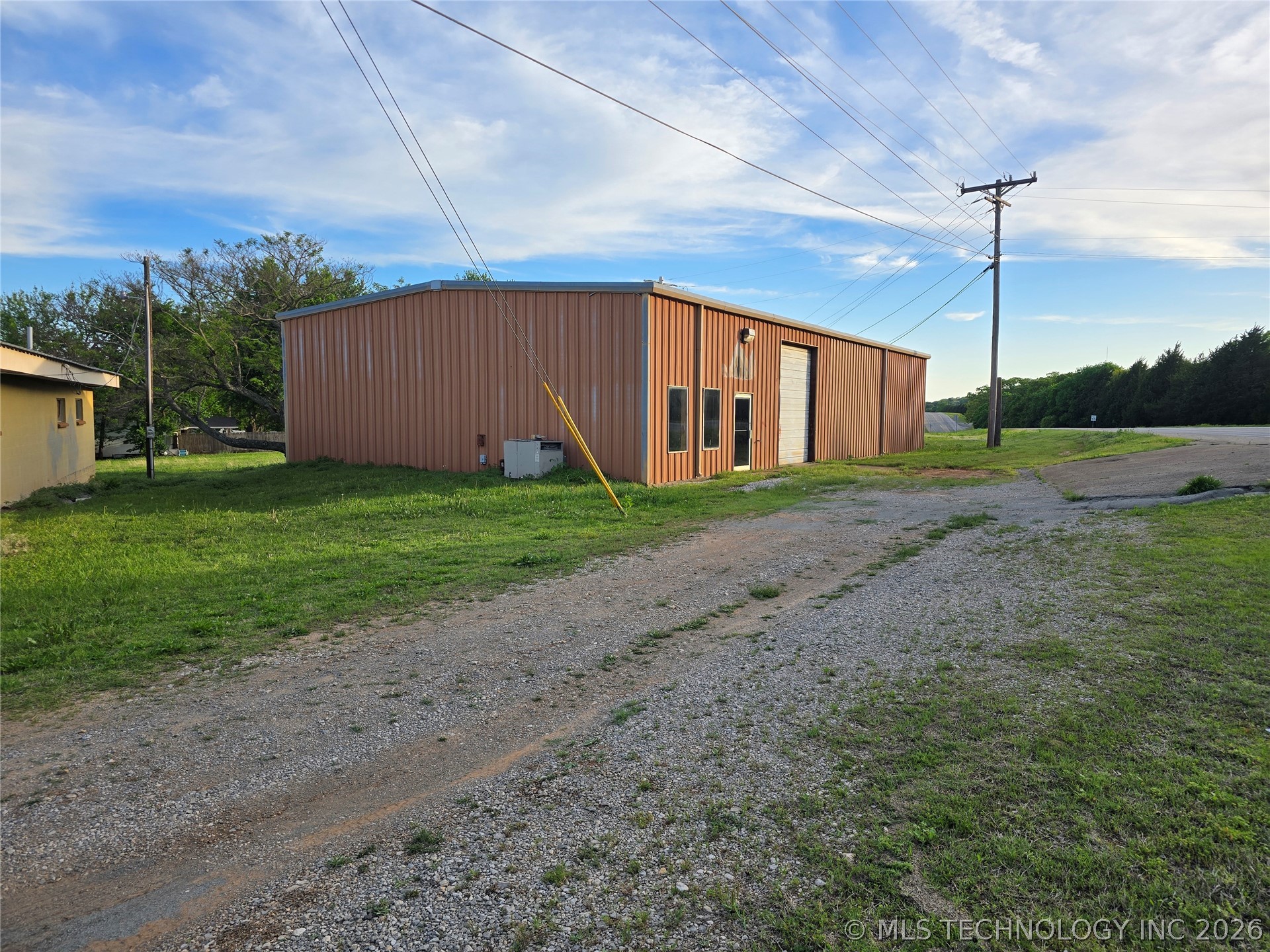 800 S D And H Road Cleveland OK 74020