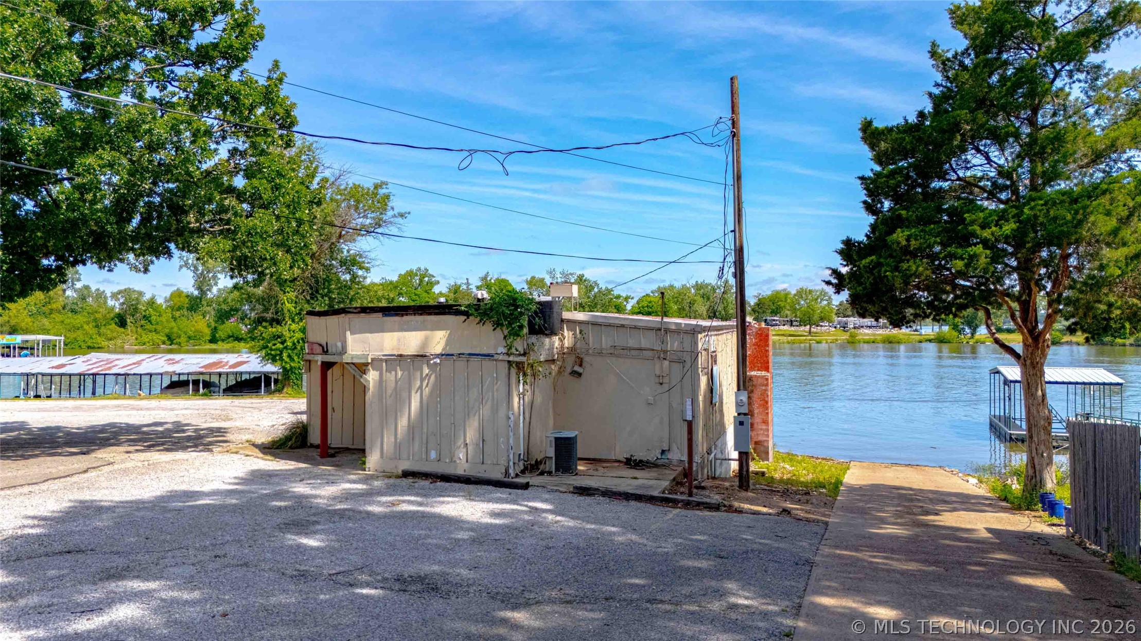 1561 110th Street W Grove OK 74344
