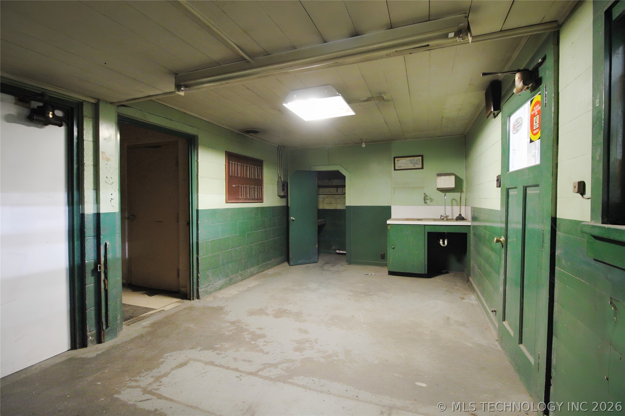 1501 W Main Street Henryetta OK 74437