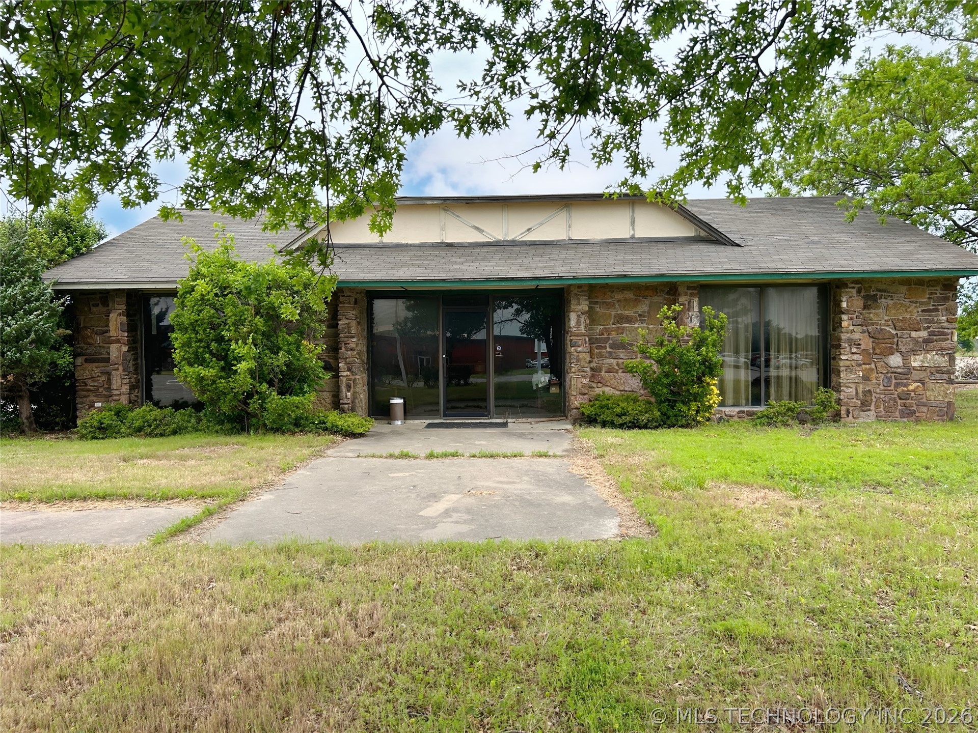 100 E Ozark Street Morris OK 74445