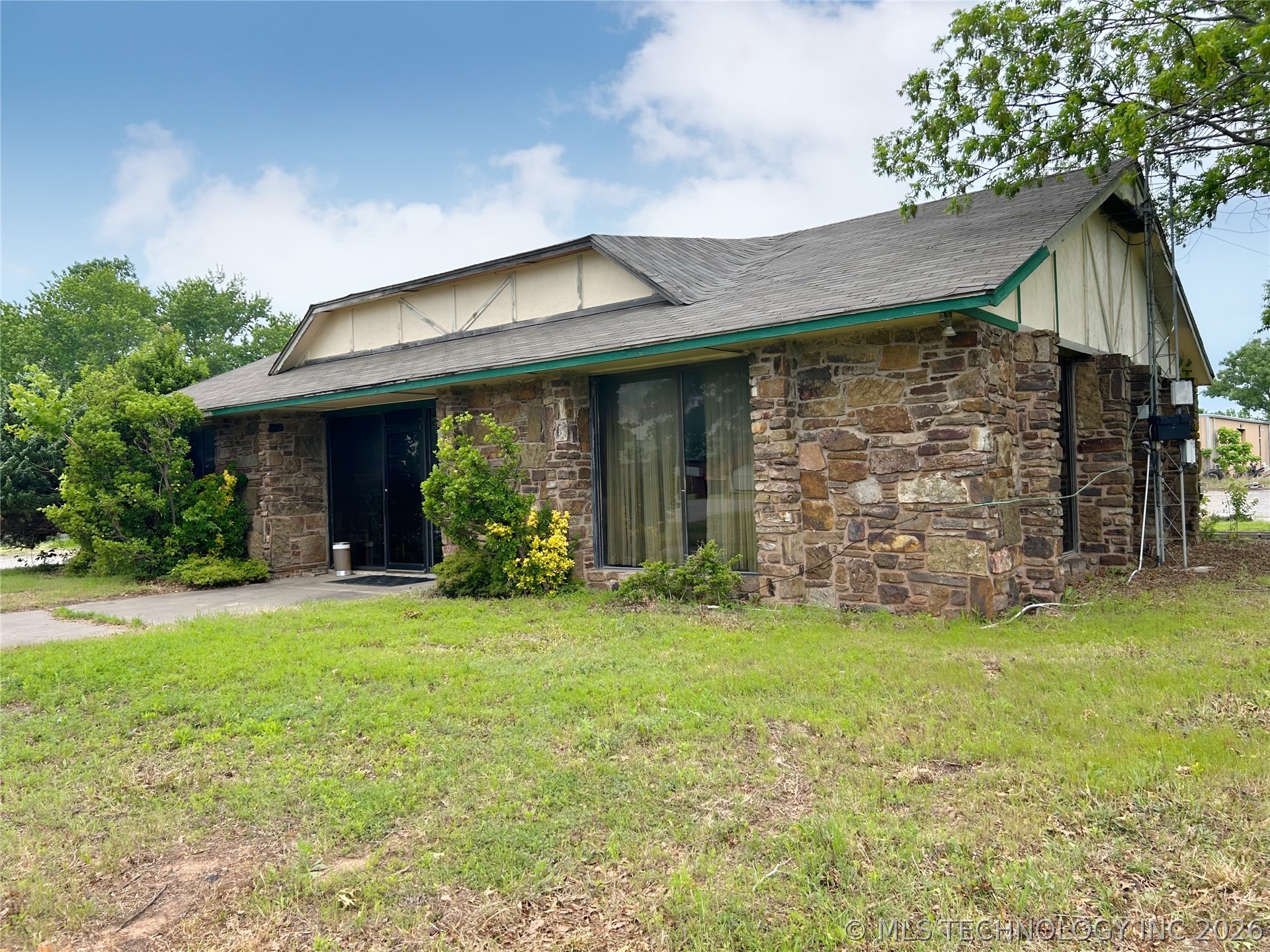 100 E Ozark Street Morris OK 74445