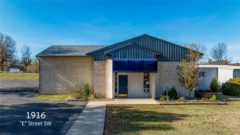 1916 E Southwest Street Miami OK 74354