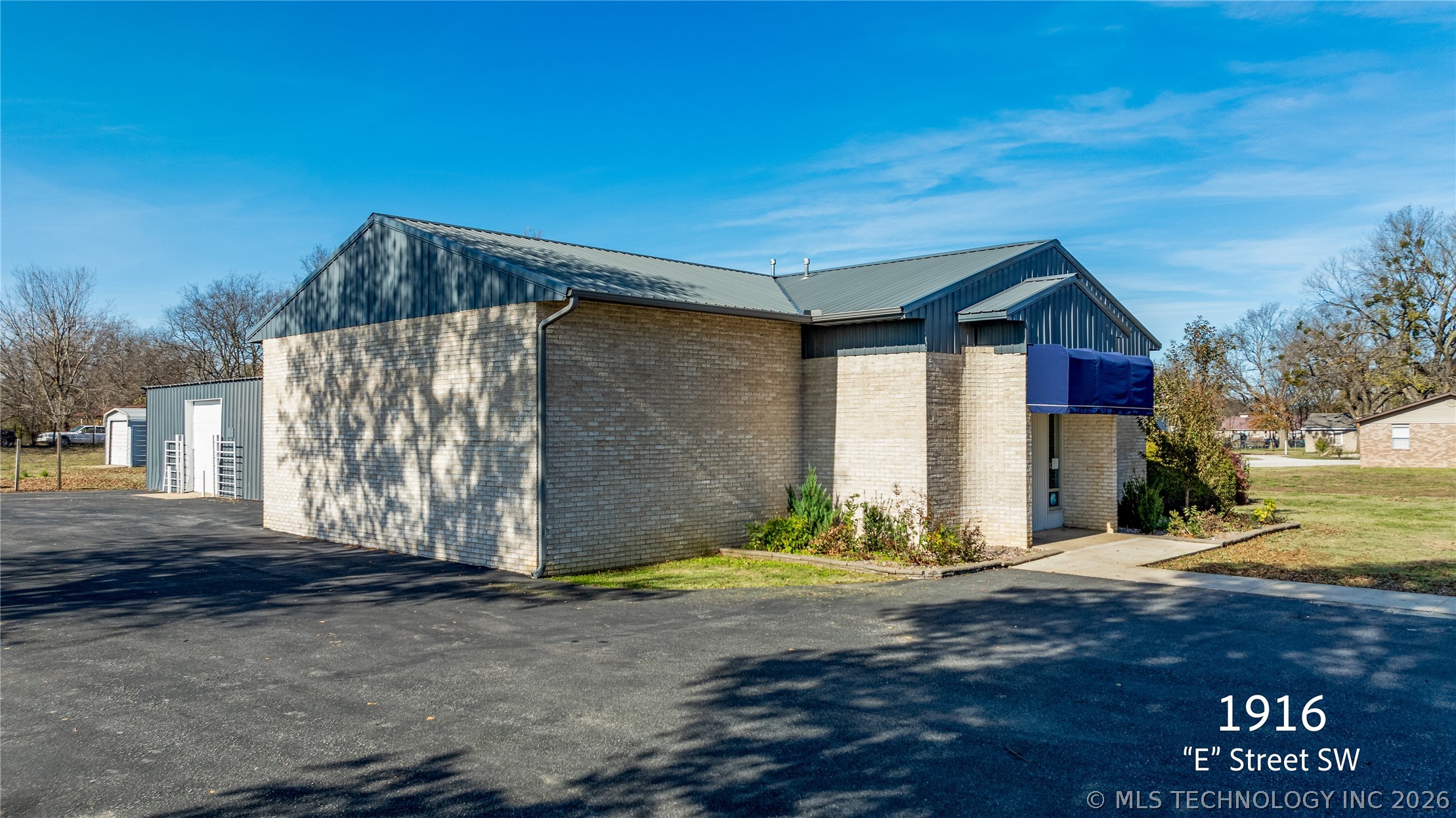 1916 E Southwest Street Miami OK 74354
