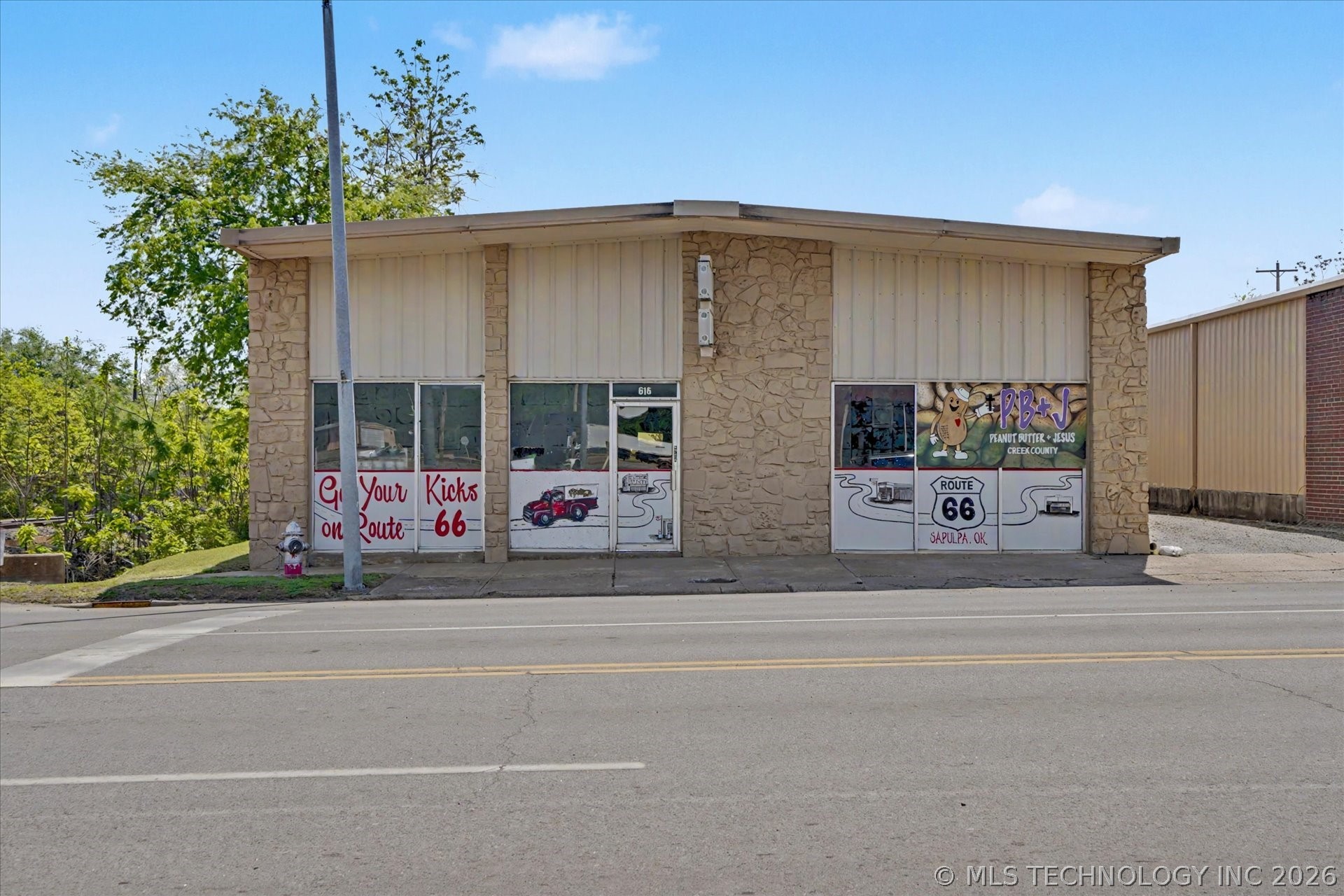 614 E Dewey Street Sapulpa OK 74066
