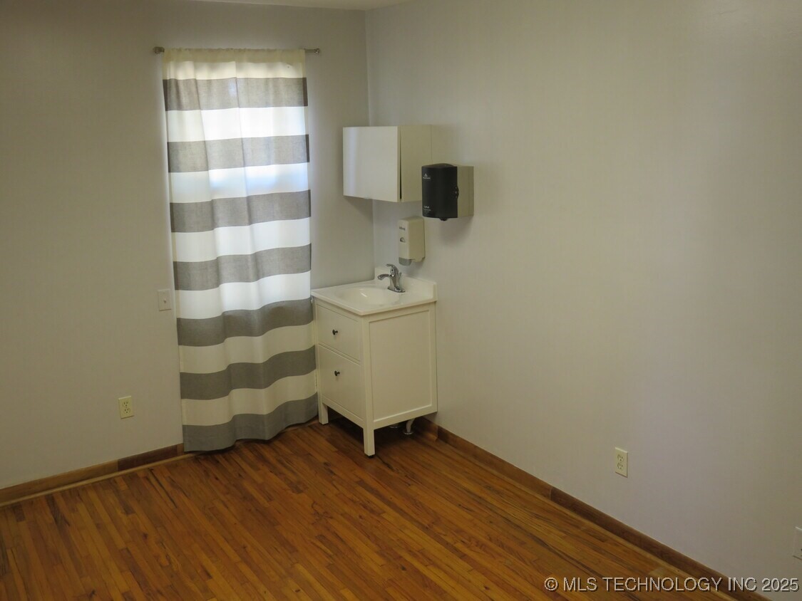 1239 W Main Street Jenks OK 74037
