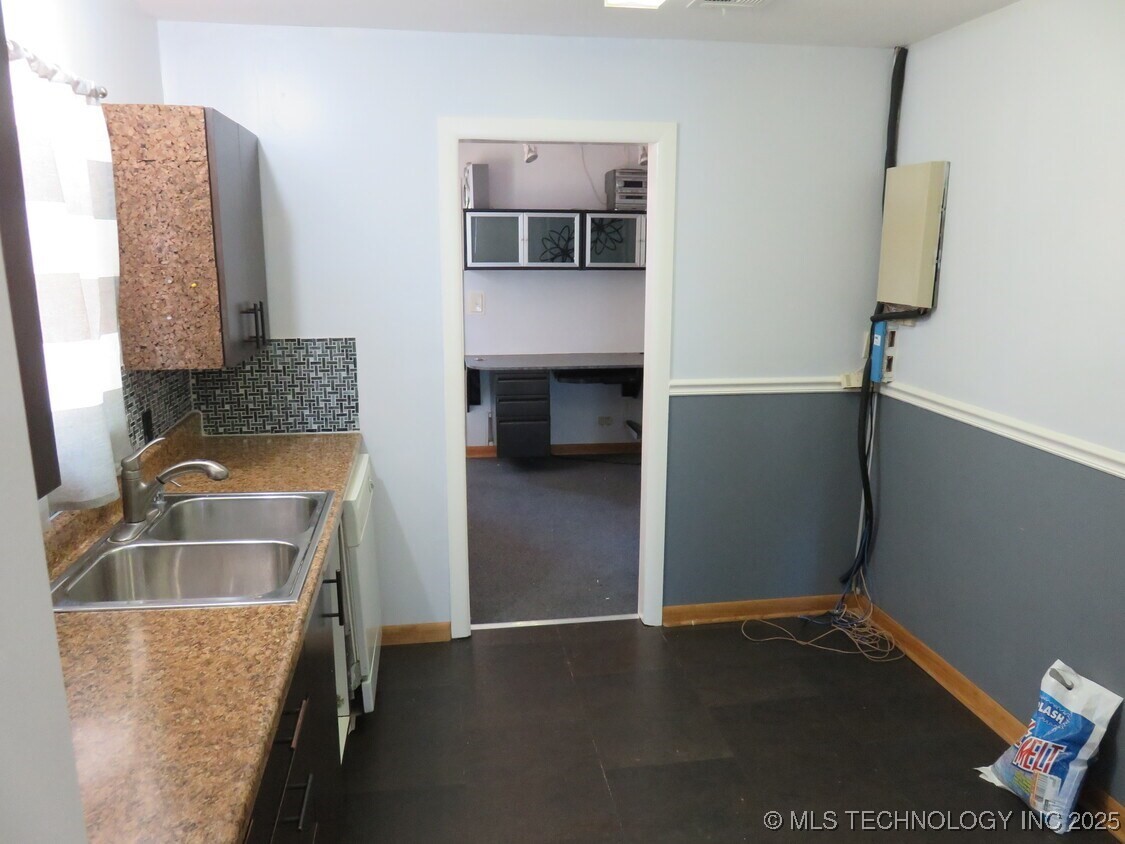 1239 W Main Street Jenks OK 74037