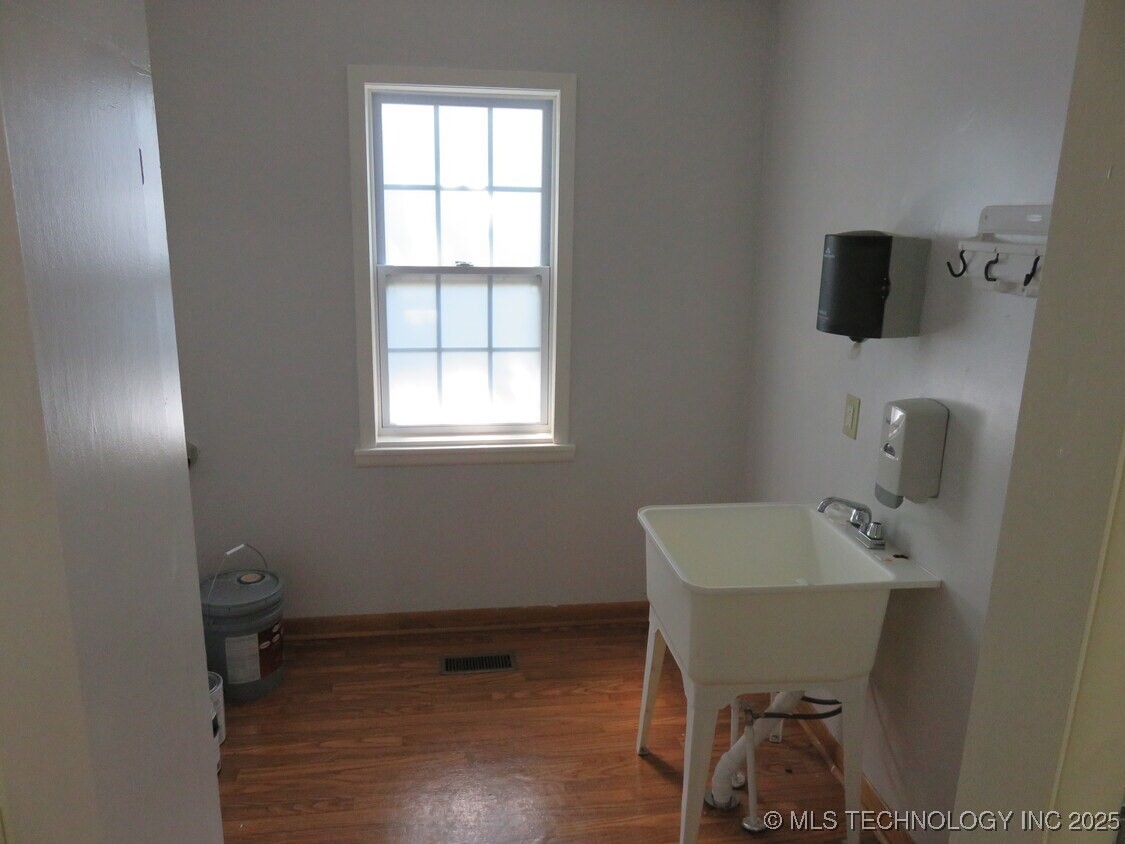 1239 W Main Street Jenks OK 74037