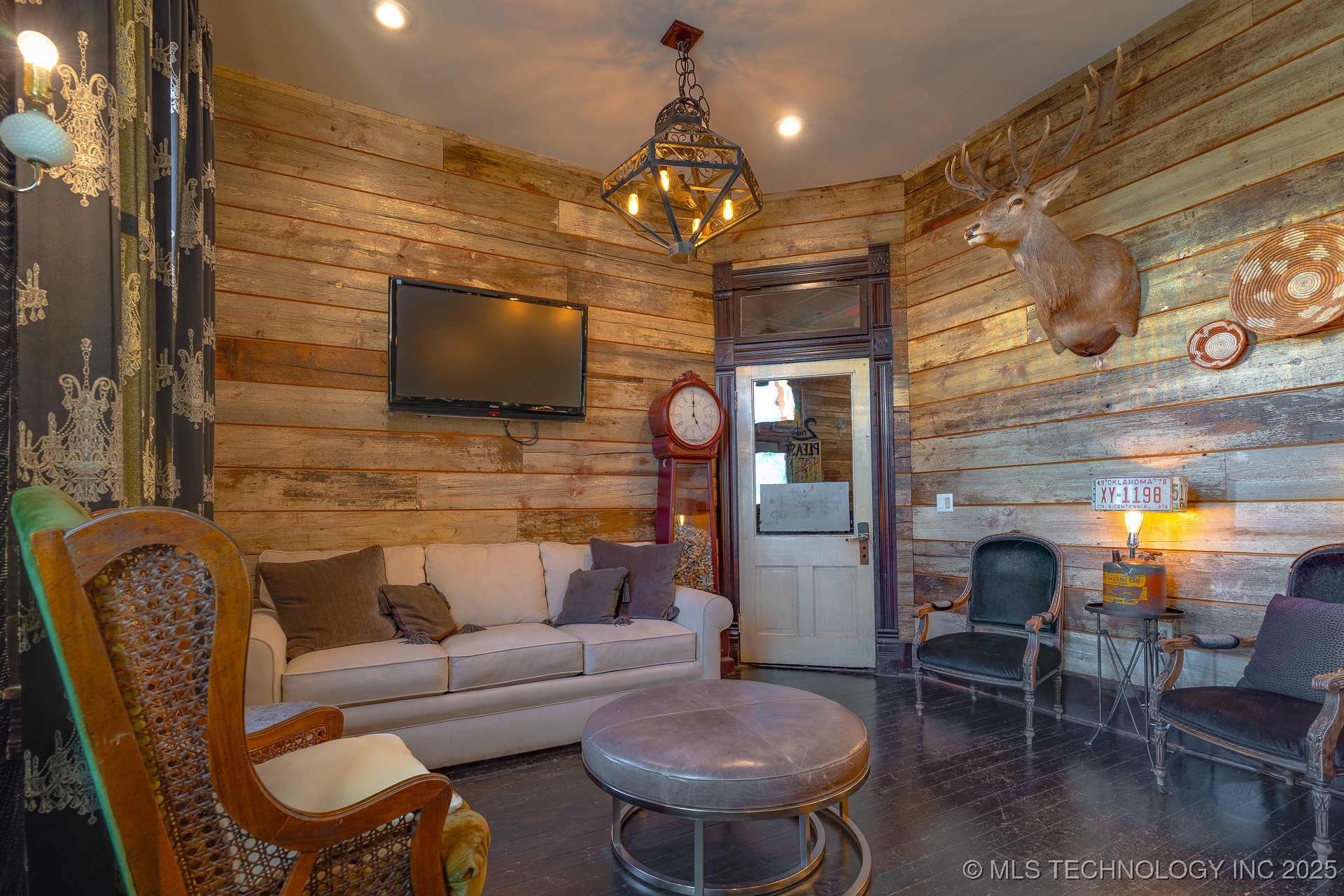 221 W Main Tishomingo OK 73460