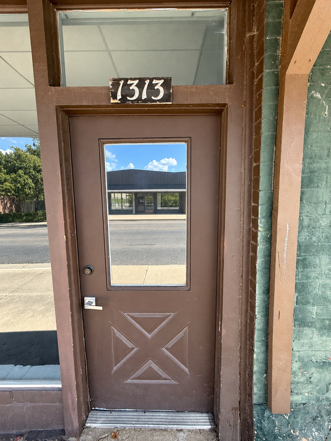 1313 Commercial Avenue Mounds OK 74047