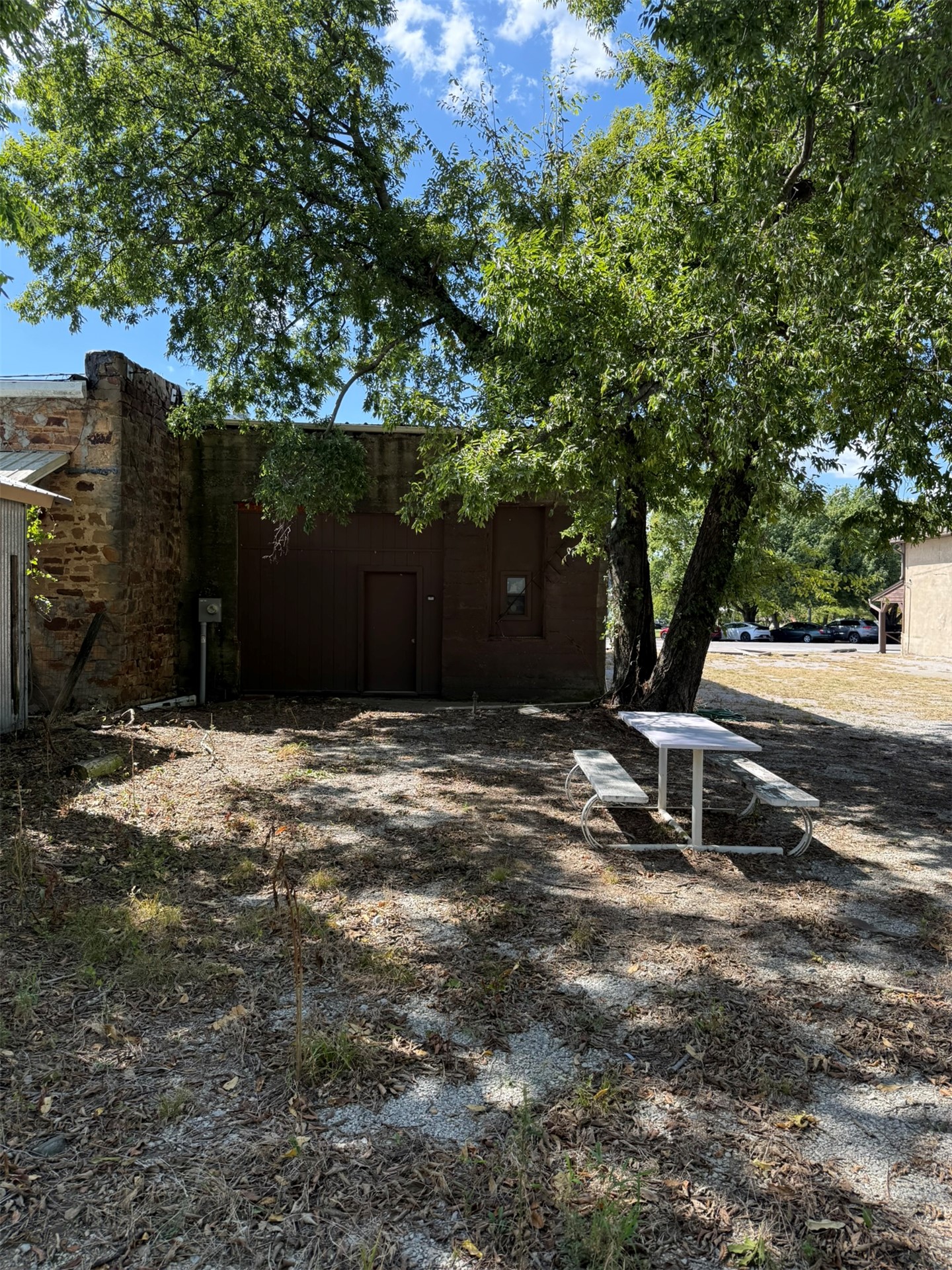 1313 Commercial Avenue Mounds OK 74047