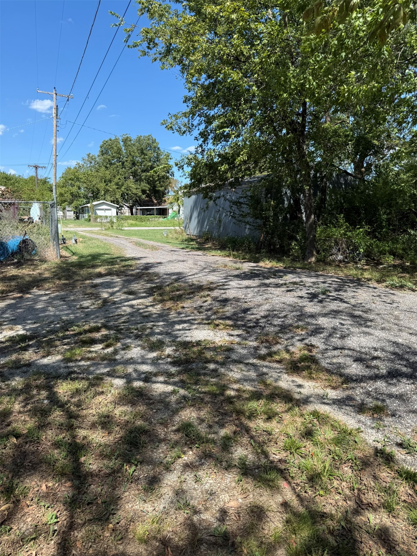 1313 Commercial Avenue Mounds OK 74047