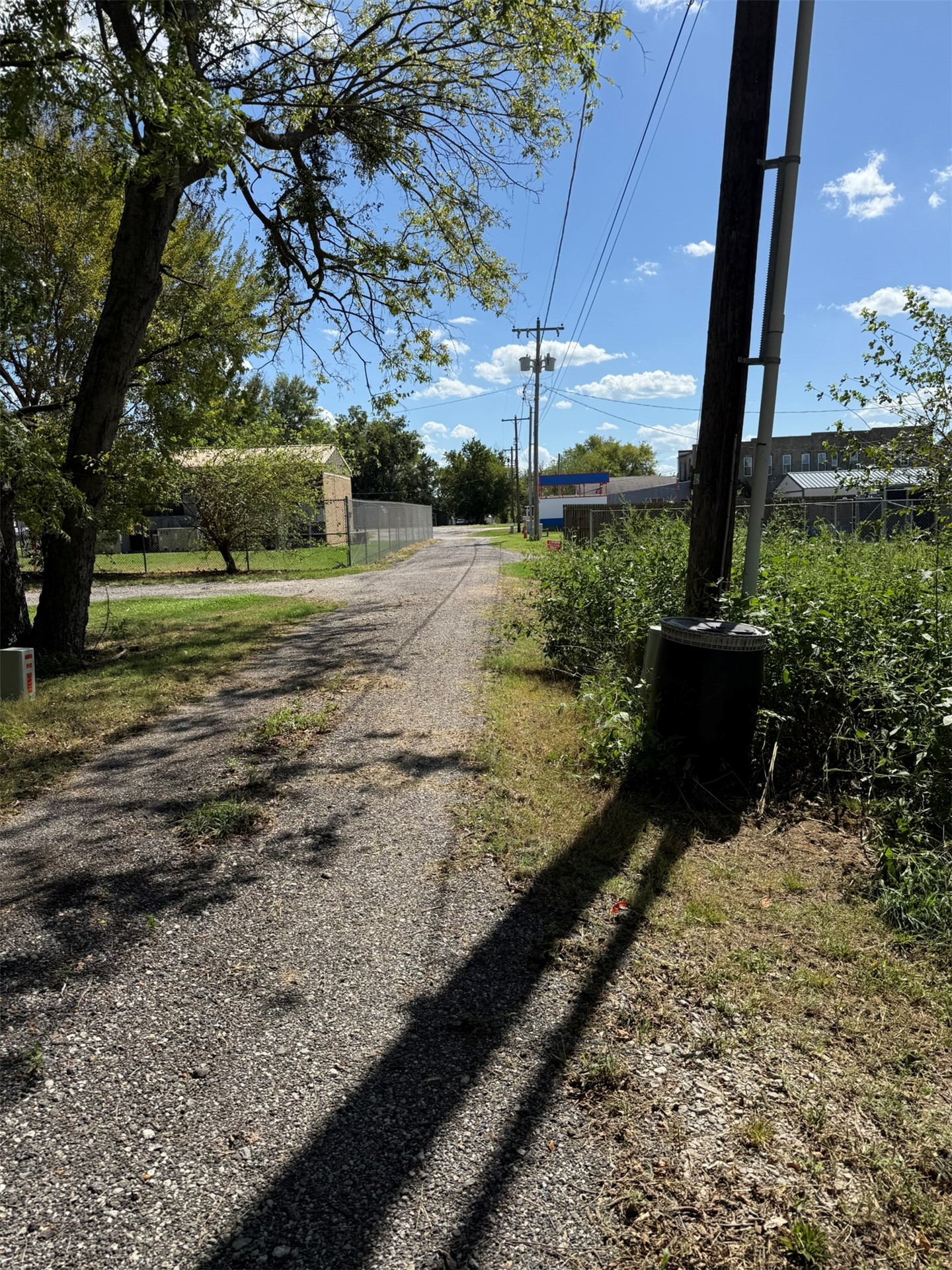 1313 Commercial Avenue Mounds OK 74047