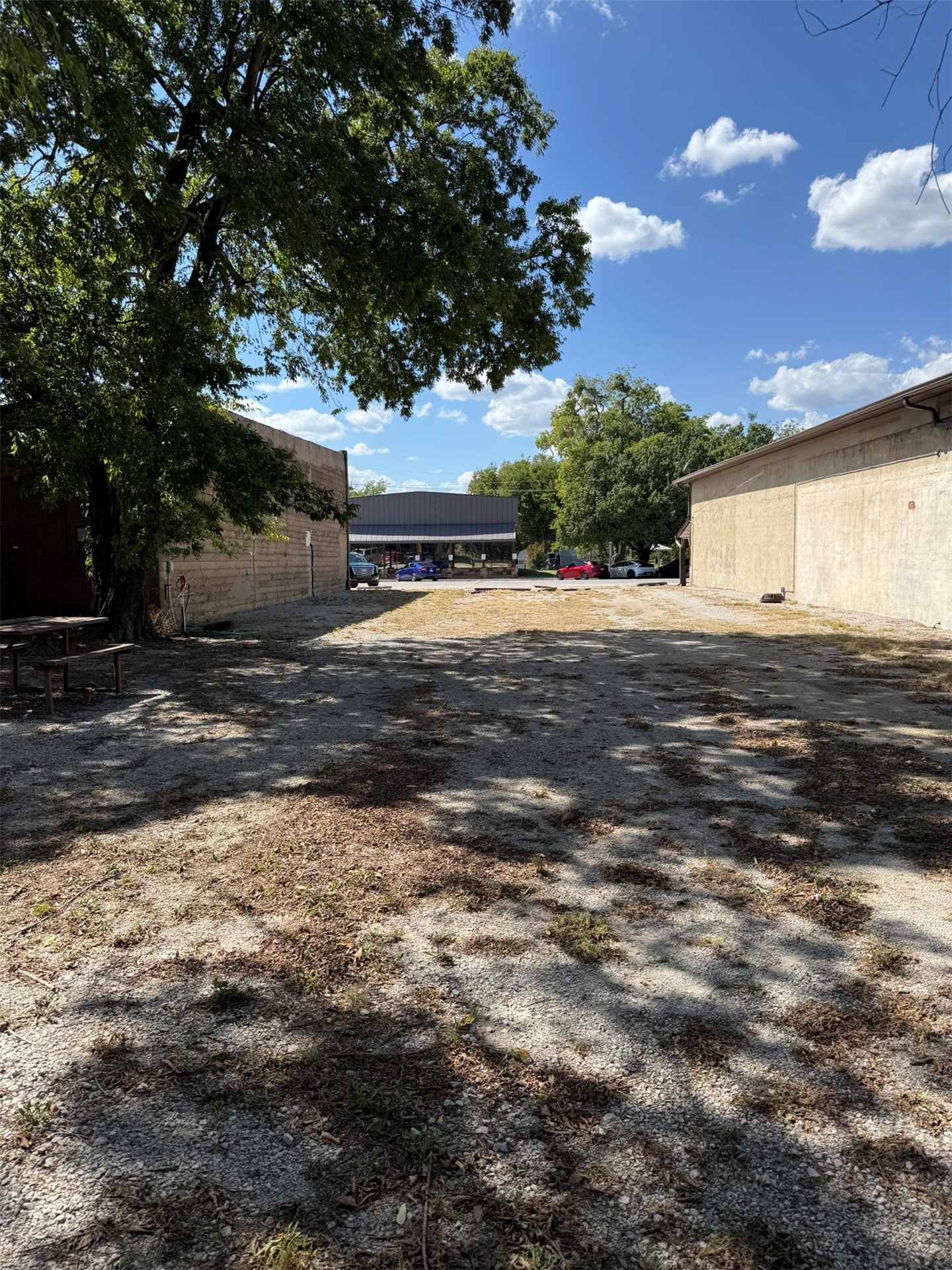 1313 Commercial Avenue Mounds OK 74047