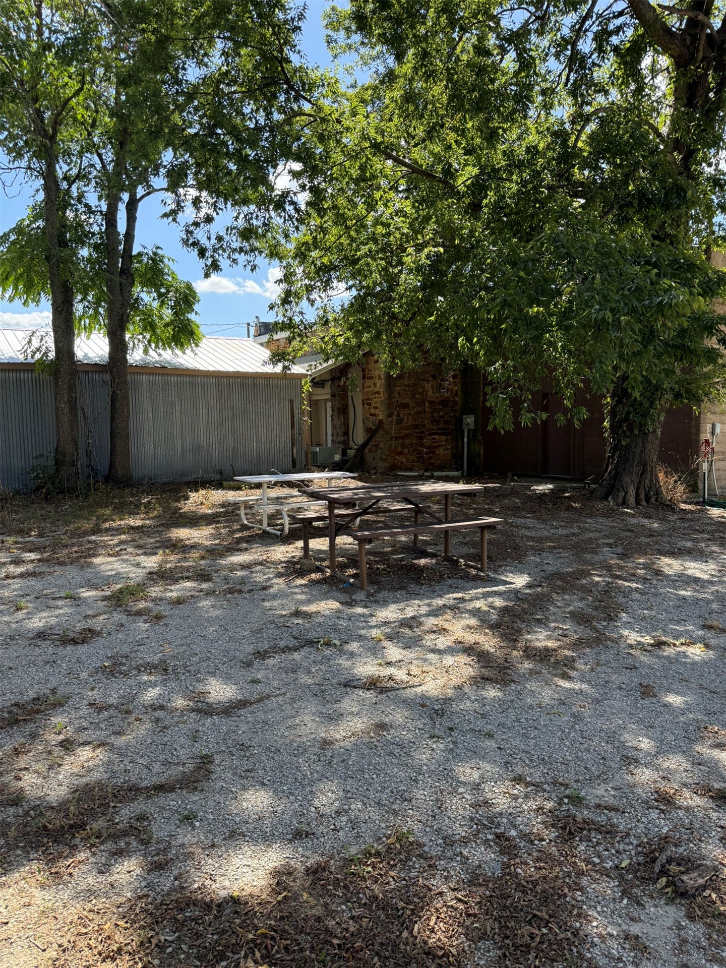 1313 Commercial Avenue Mounds OK 74047