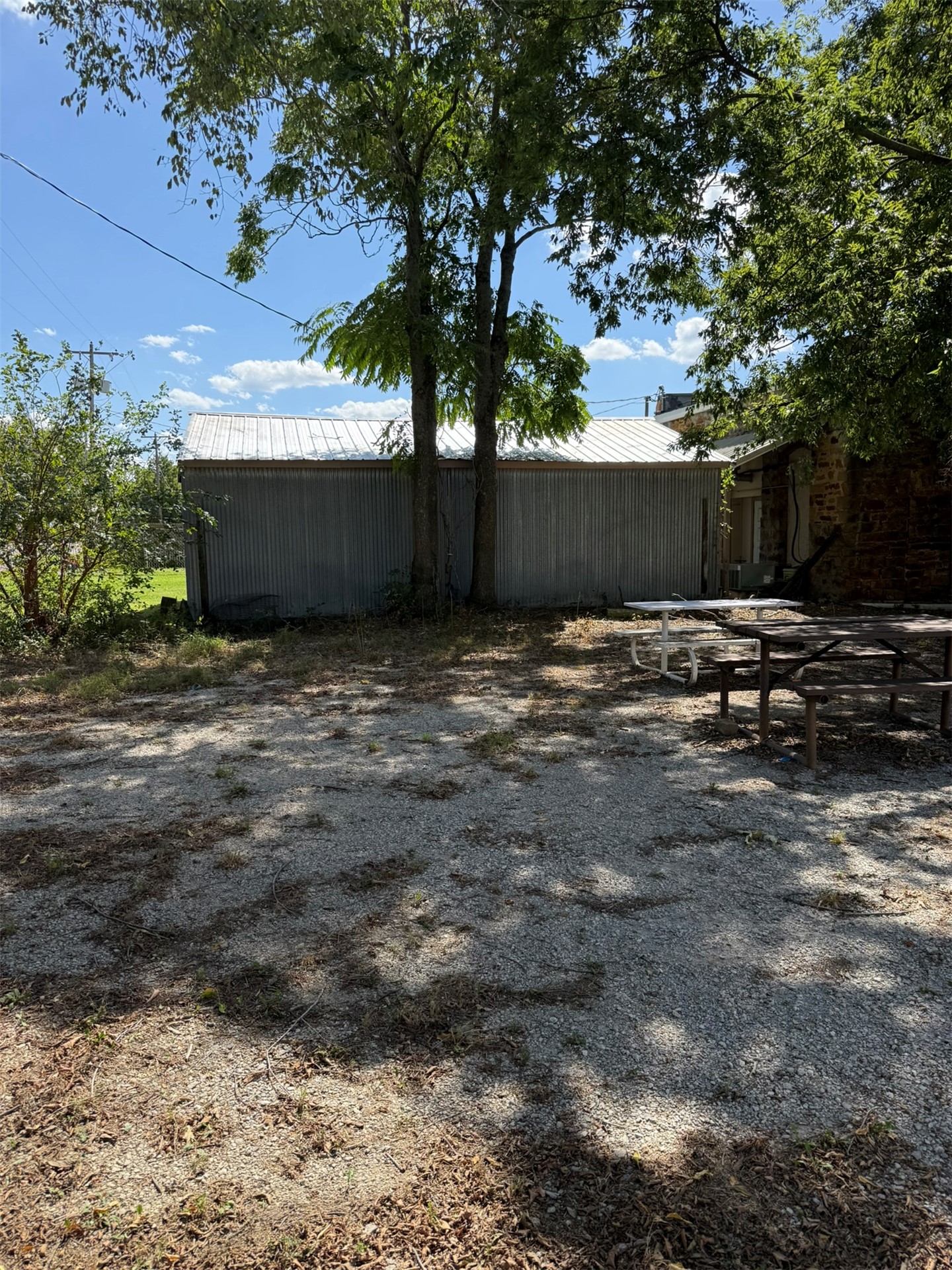 1313 Commercial Avenue Mounds OK 74047