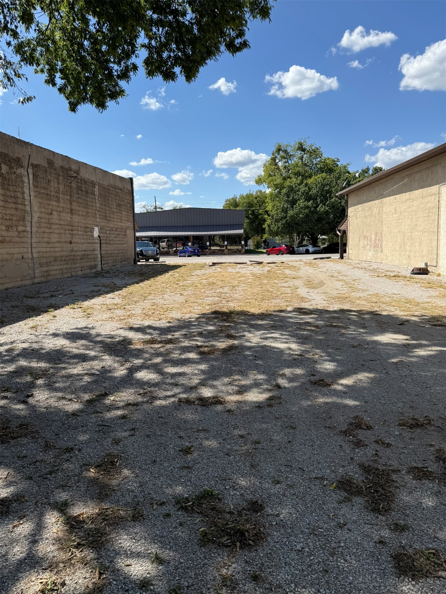 1313 Commercial Avenue Mounds OK 74047