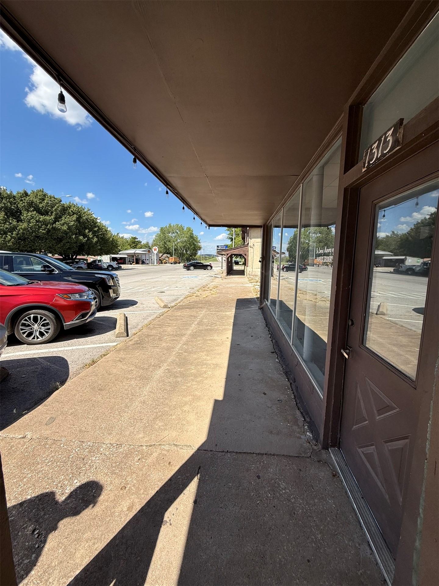 1313 Commercial Avenue Mounds OK 74047
