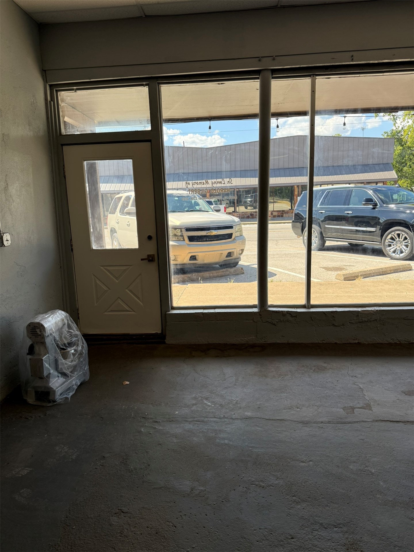 1313 Commercial Avenue Mounds OK 74047