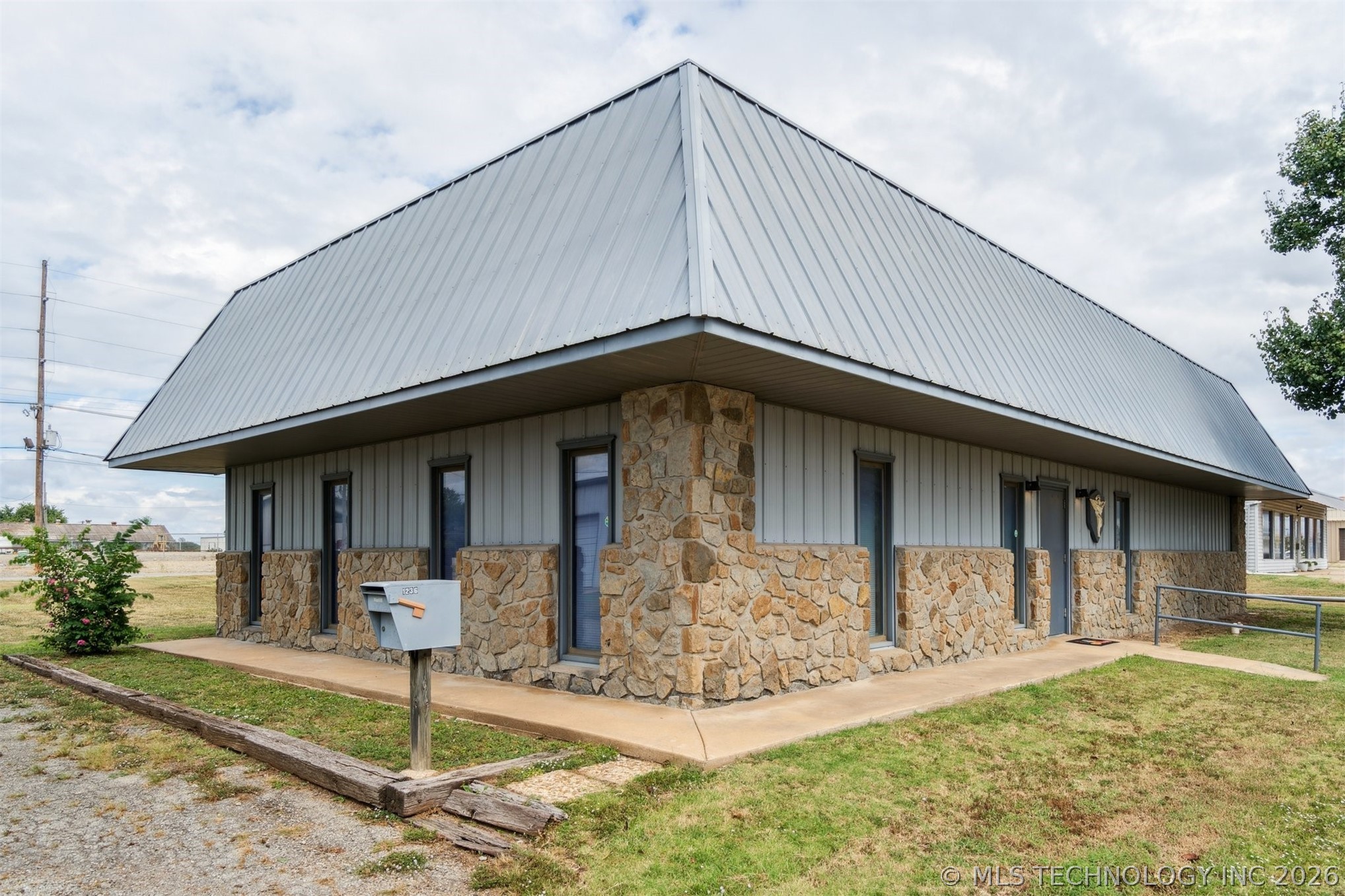 1236 E Main Street Cushing OK 74023