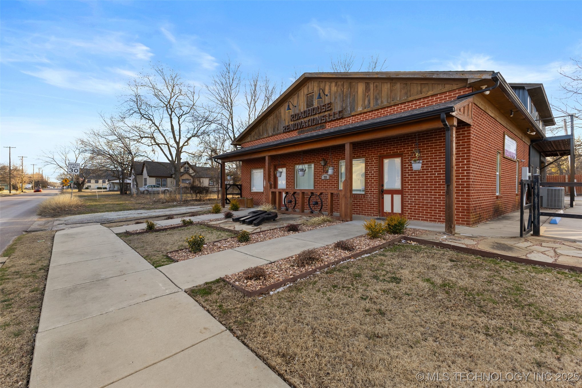 723 N Oak Ada OK 74820