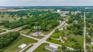 603 1st SW Afton OK 74354