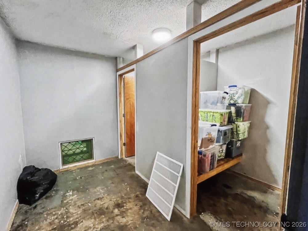 918 W Main Street Hulbert OK 74441
