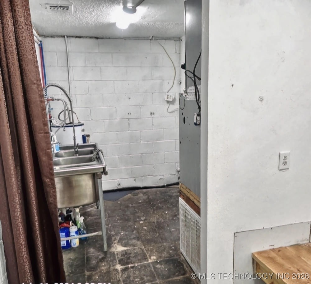 918 W Main Street Hulbert OK 74441