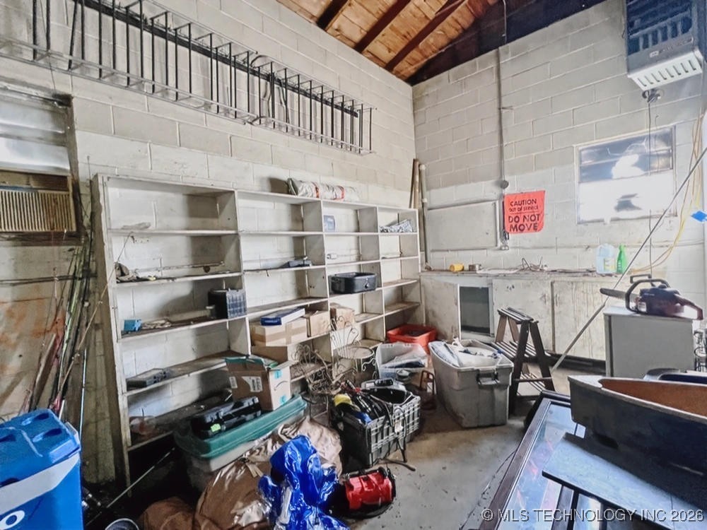 918 W Main Street Hulbert OK 74441