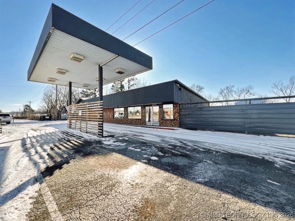 918 W Main Street Hulbert OK 74441