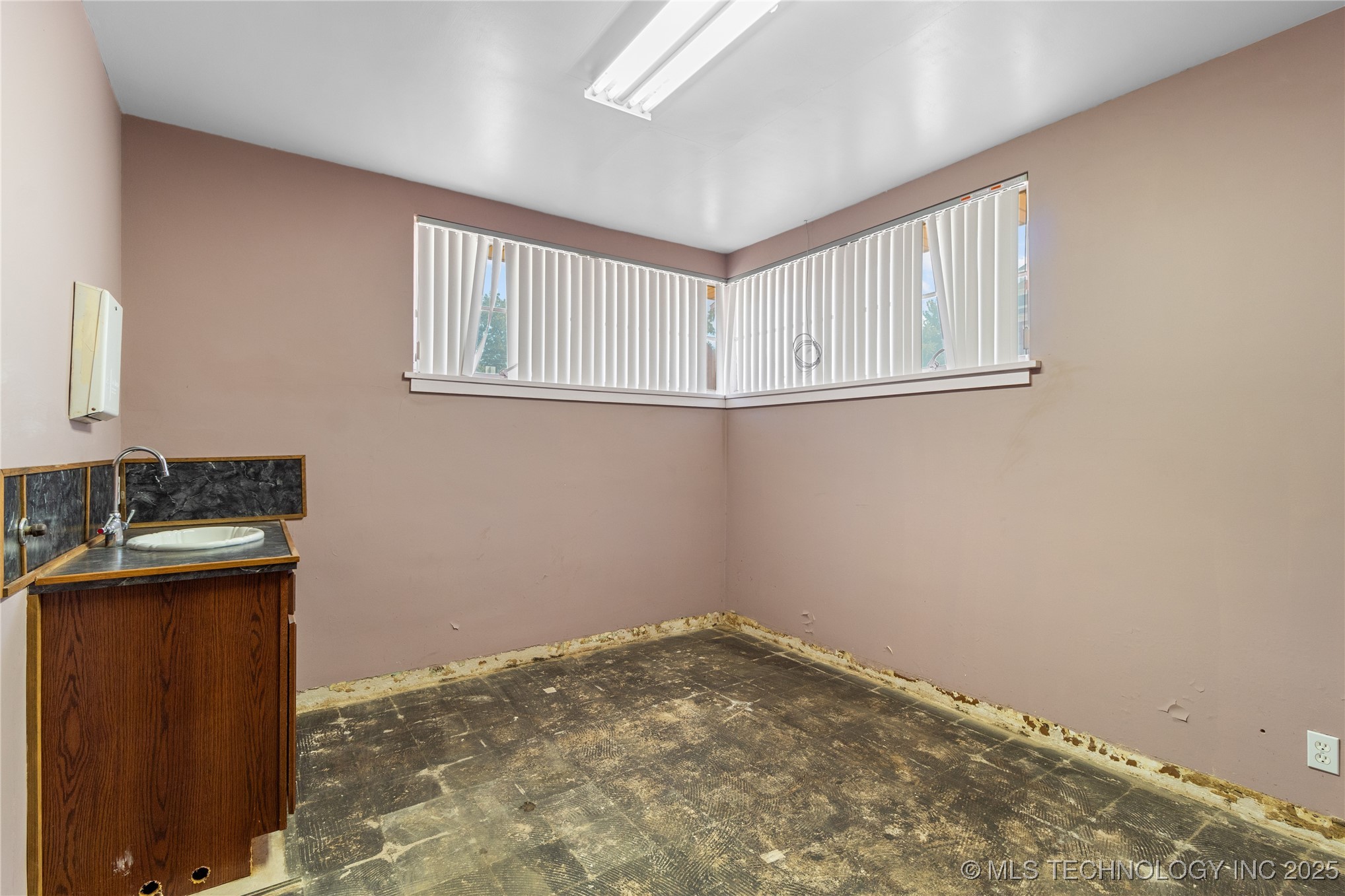 116 E Robert S Kerr Boulevard Wynnewood OK 73098