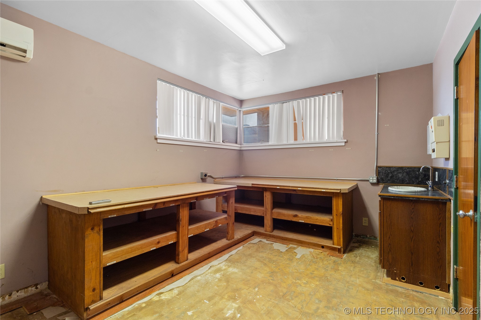 116 E Robert S Kerr Boulevard Wynnewood OK 73098