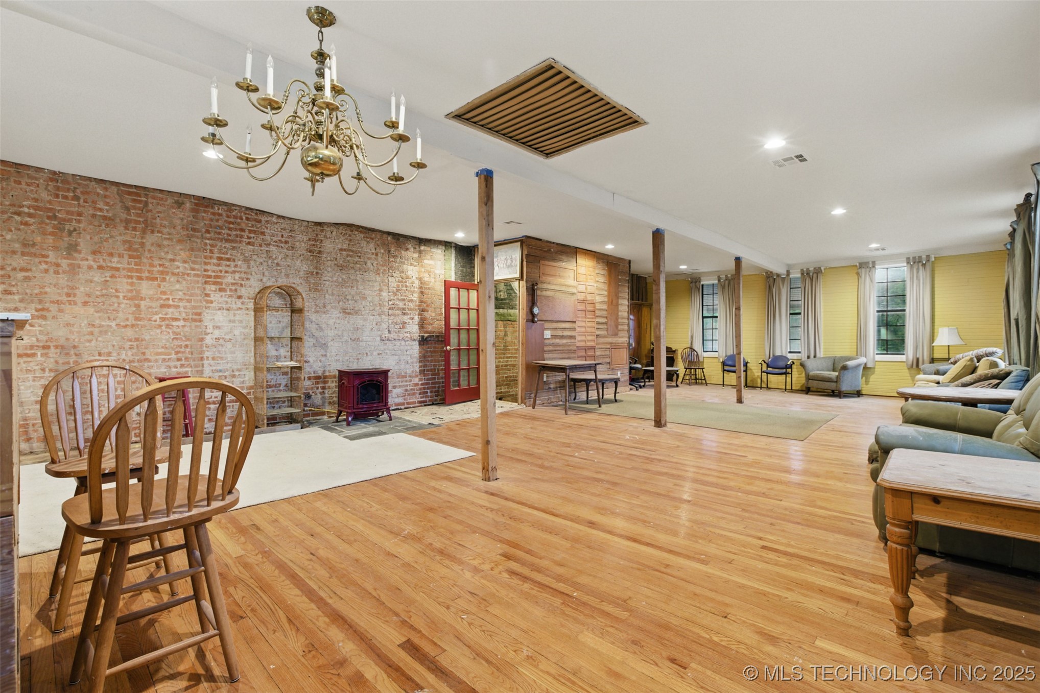 111 E Broadway Avenue Yale OK 74085