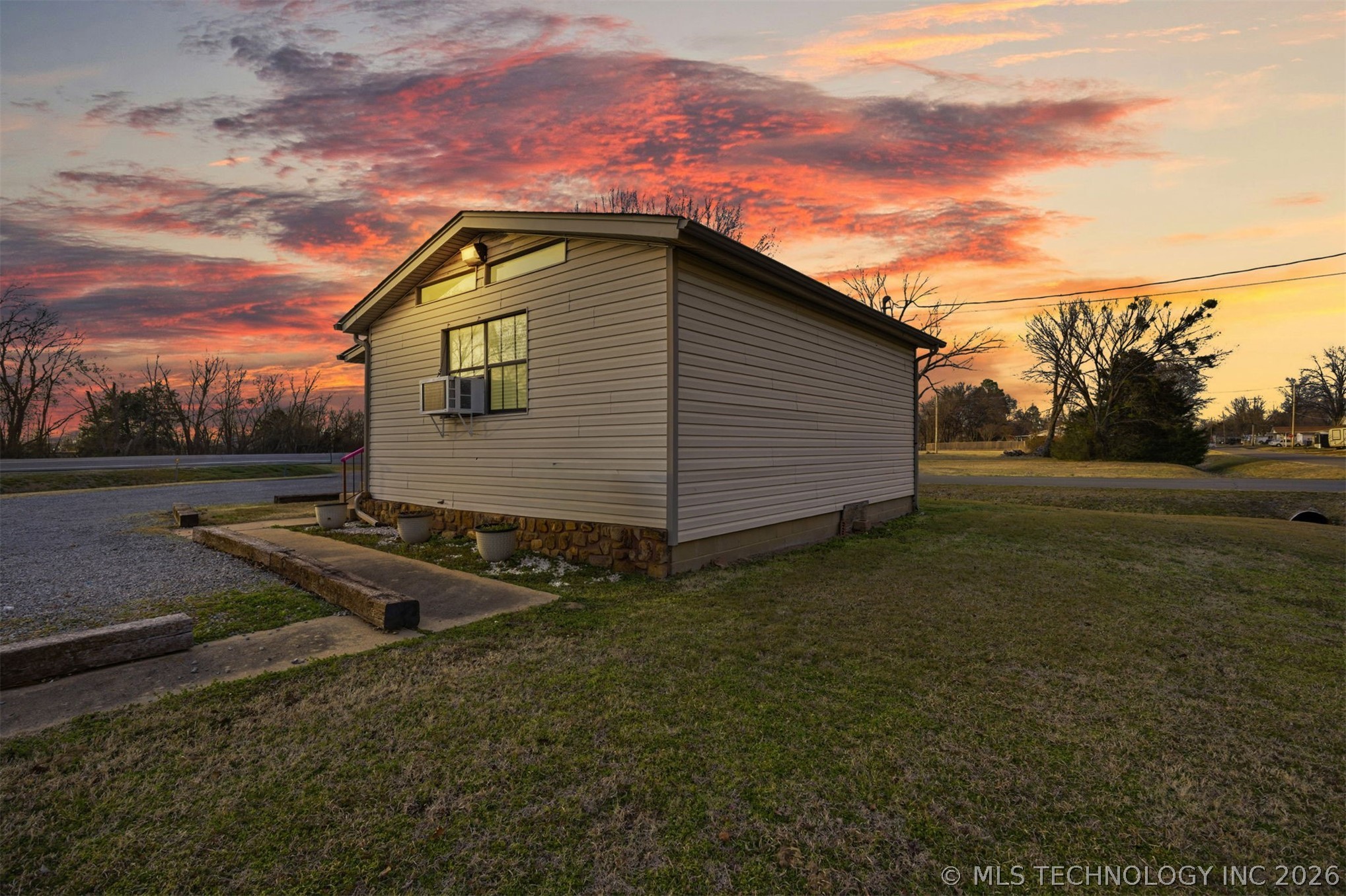 1401 S Mcquarrie Avenue Wagoner OK 74467