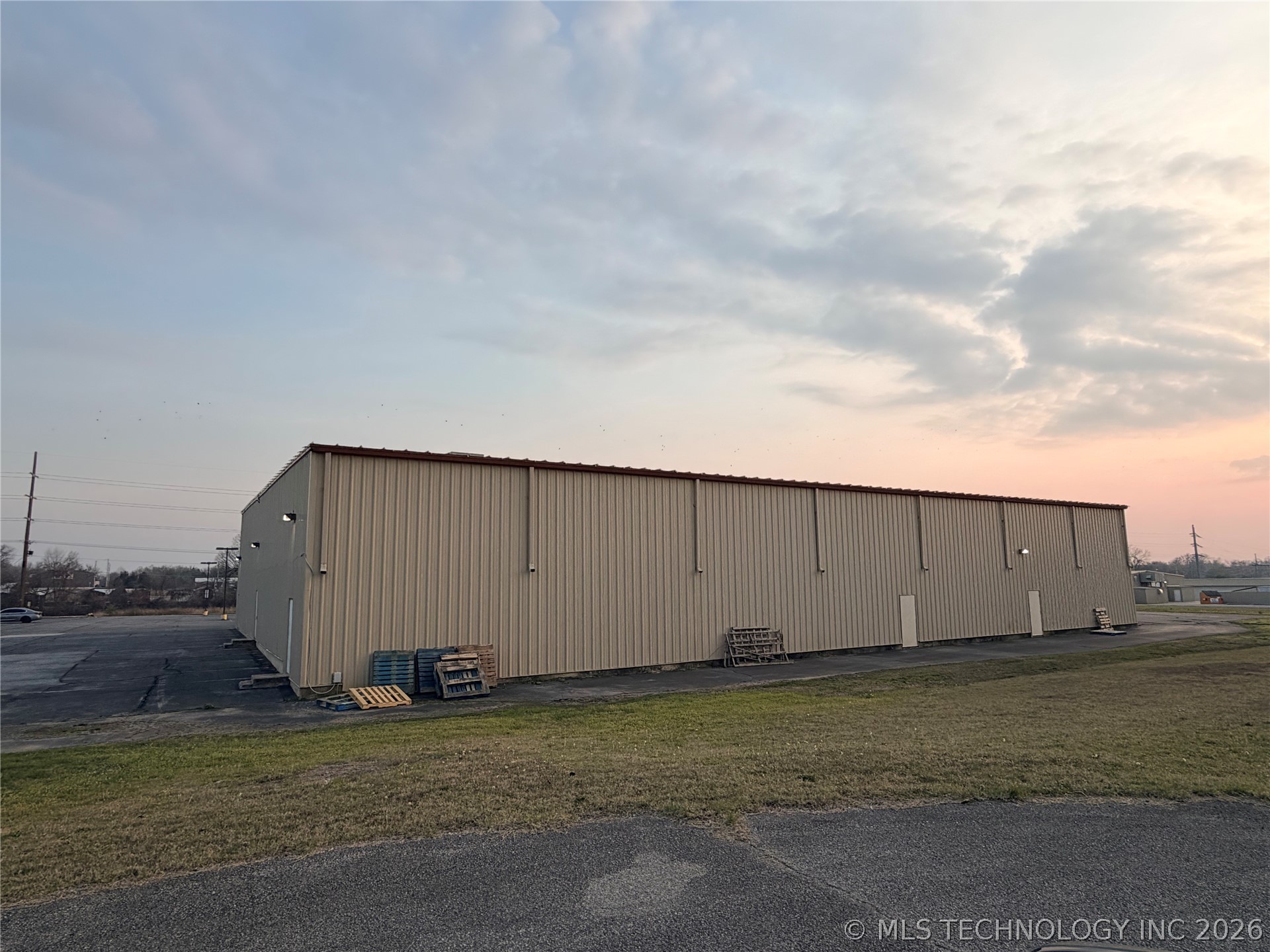 1109 N 3rd Street Grove OK 74344