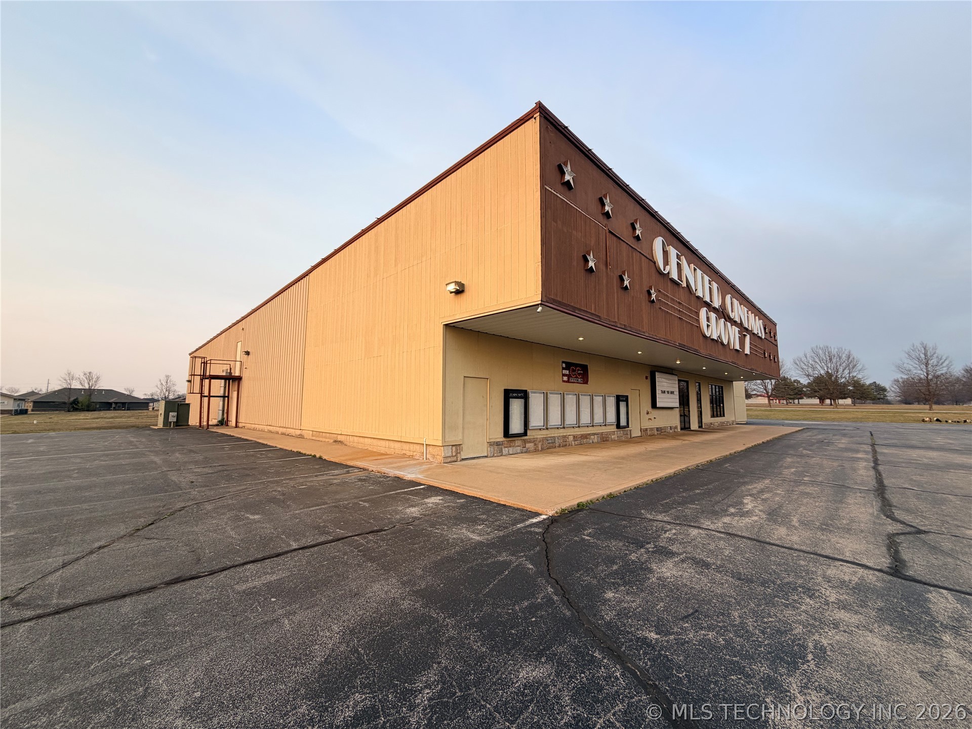 1109 N 3rd Street Grove OK 74344